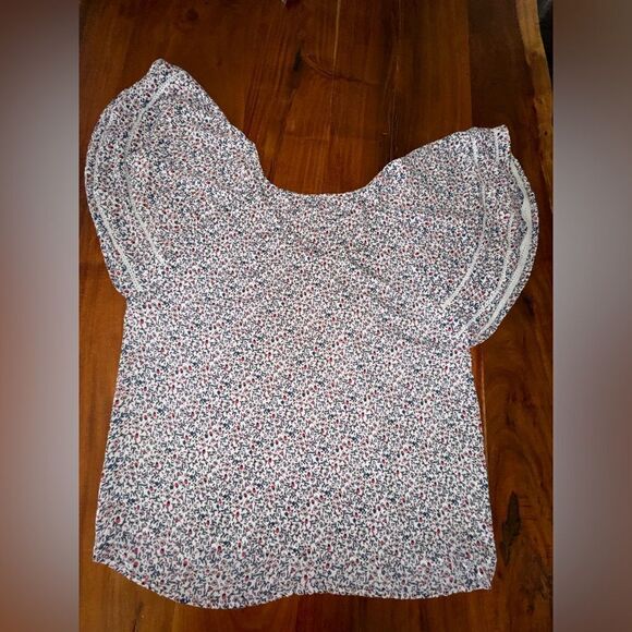 Loft butterfly sleeves perfect this flowy top with easy-going touch of romance. - Picture 8 of 15